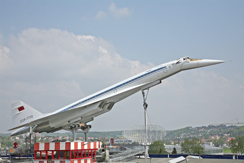 Profile view of the hook-nosed Concorde jet.