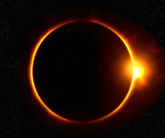 Circle outline of orange with a bigger flare of orange on the right