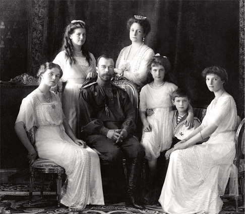  Nicholas II of Russia with the family (left to right): Olga, Maria, Nicholas II, Alexandra Fyodorovna, Anastasia, Alexei, and Tatiana. Portrait by the Levitsky Studio, Livadiya