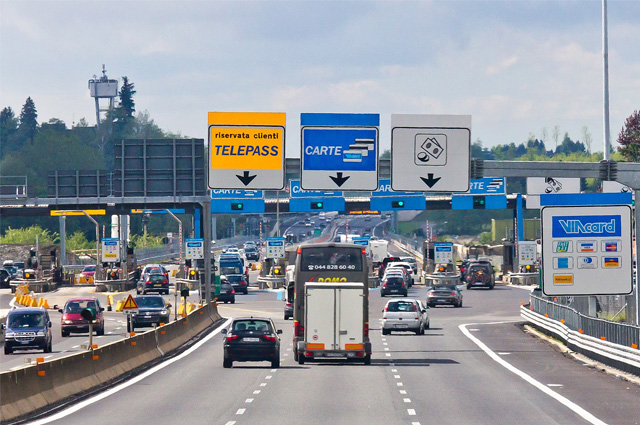 Lines of vehicles waiting to pay tolls.