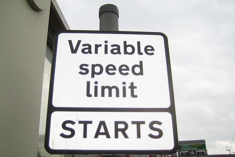 A traffic sign states that variable speed limit starts here.